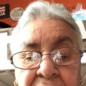 Meet your Posher, Violeta